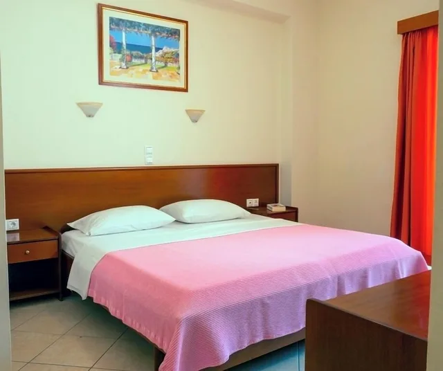 غرفة قياسية بسرير كوين بإطلالة على الحديقة، Loukas Hotel &amp; Apartments 3/10