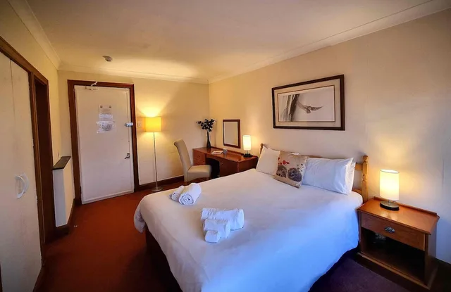 Economy, Double Bed, The Four Seasons Hotel 1/3