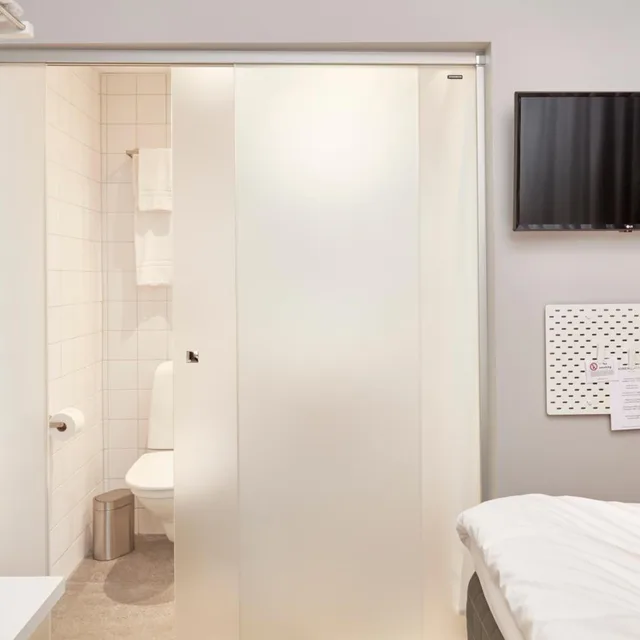 SIngle room No Window، Moment Hotels 3/8