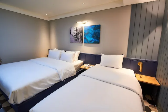 Vip, Twin Beds, 1 Double and 1 Single Bed، West In Hotel 6/10