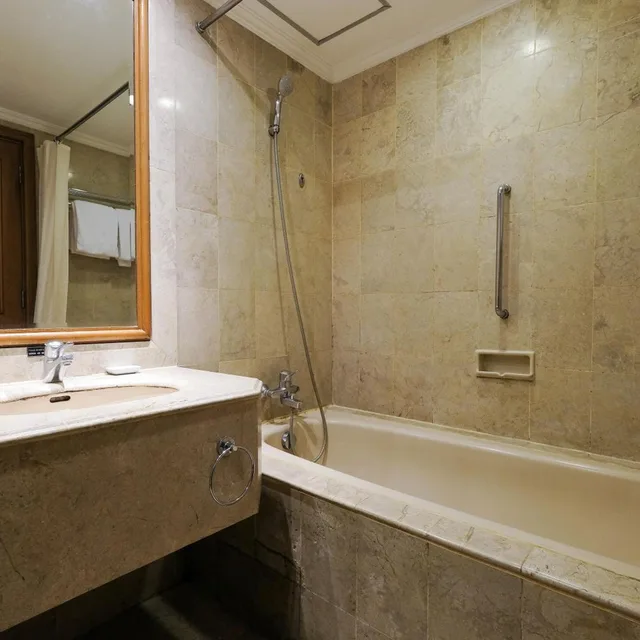 غرفة سوبيريور بسريرين منفصلين بدون إطلالة، Loman Park Hotel Yogyakarta 3/3