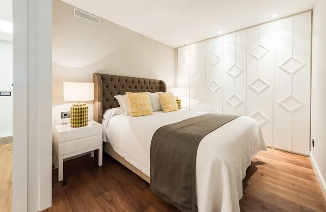 شقة كومفورت بسرير كوين بغرفة نوم واحدة مع أريكة، Gran View Apartments Madrid 4/5