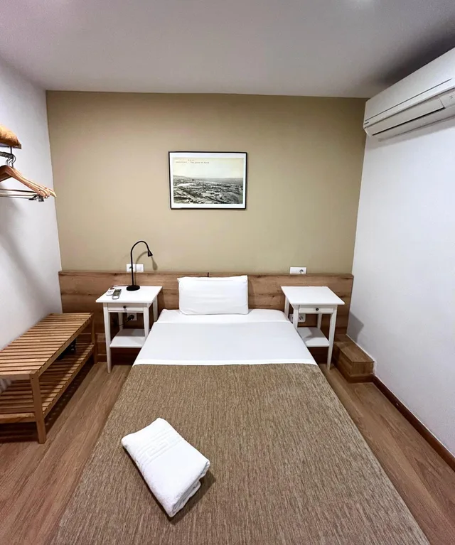 غرفة مفردة بحمام مشترك، Hostal Delfos 2/3