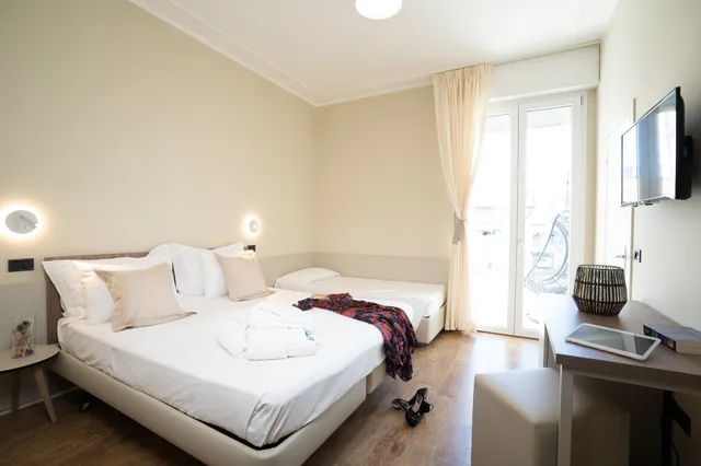 غرفة سوبيريور ثلاثية بسرير كوين وسرير فردي، Hotel Estense 1/2