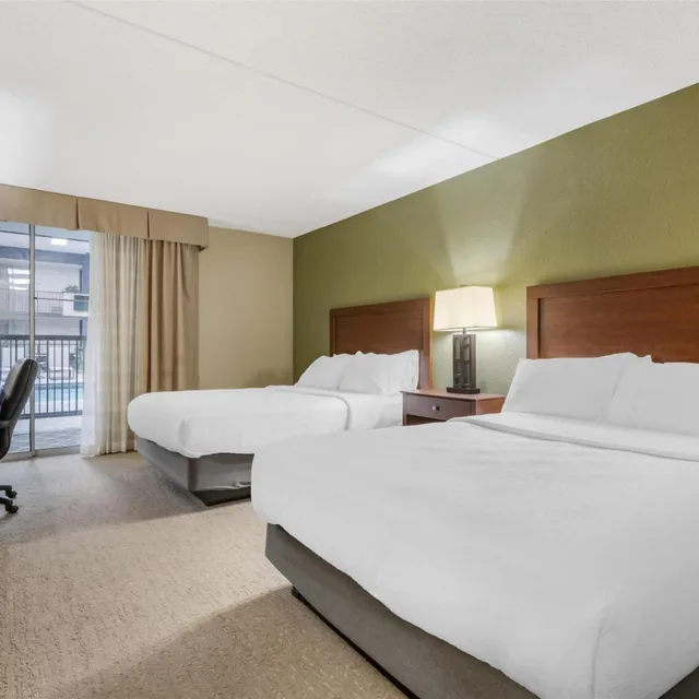 Room, 2 Queen Beds, Pool Side، Best Western Fairmont 1/8