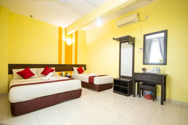3 Rooms, Family, Sun Inns Rest House Kuantan 1/1