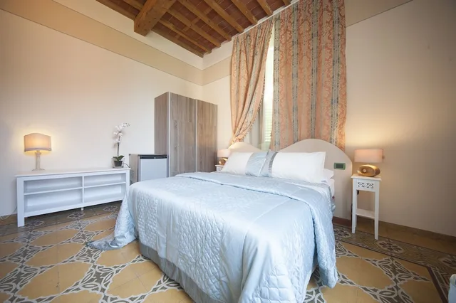 Room, Double Bed, Lucca Relais 7/10