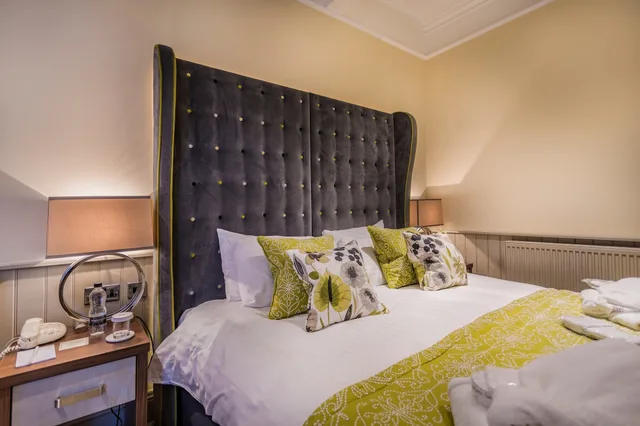 Superior, King Bed, The Golden Fleece Hotel 2/7