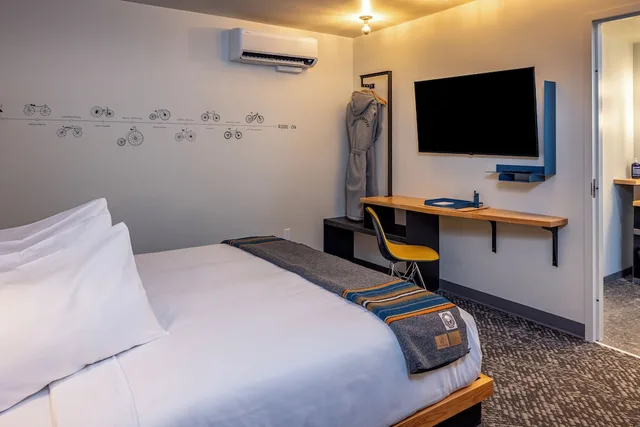 Willow, Suite, King Bed, Sofa، The SPARROW Hotel 1/2
