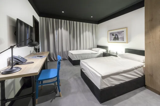 غرفة بسريرين منفصلين، The Loop Hotel 3/6