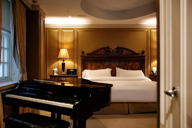 Windsor, Suite, King Bed, 2 Sofa، Windsor Arms Hotel 2/3