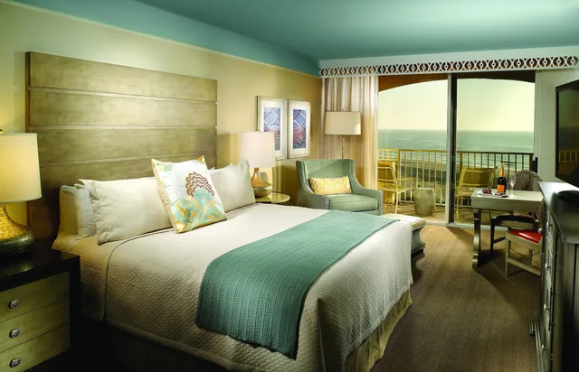 غرفة بريميير بسرير كينج بإطلالة على المسبح والبحر، Omni Amelia Island Plantation Resort 4/10