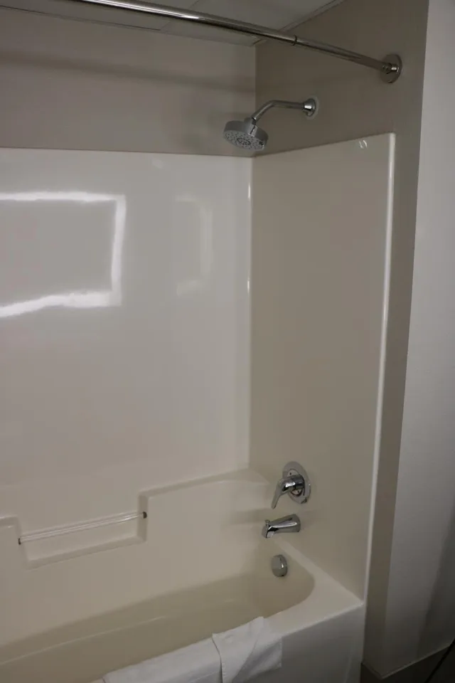 جناح بسرير كوين بغرفة نوم واحدة، Holiday Inn Express & Suites Marquette, an IHG Hotel 10/10