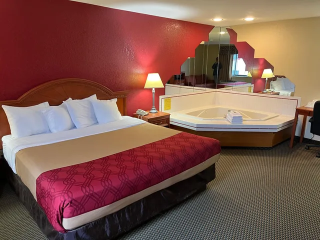 جناح بسرير كينج، Express Inn & Suites 3/5