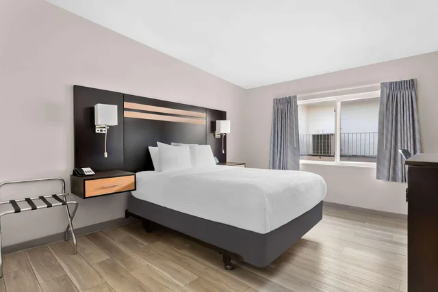 غرفة بسرير كينج، Days Inn By Wyndham Albany Suny 2/4
