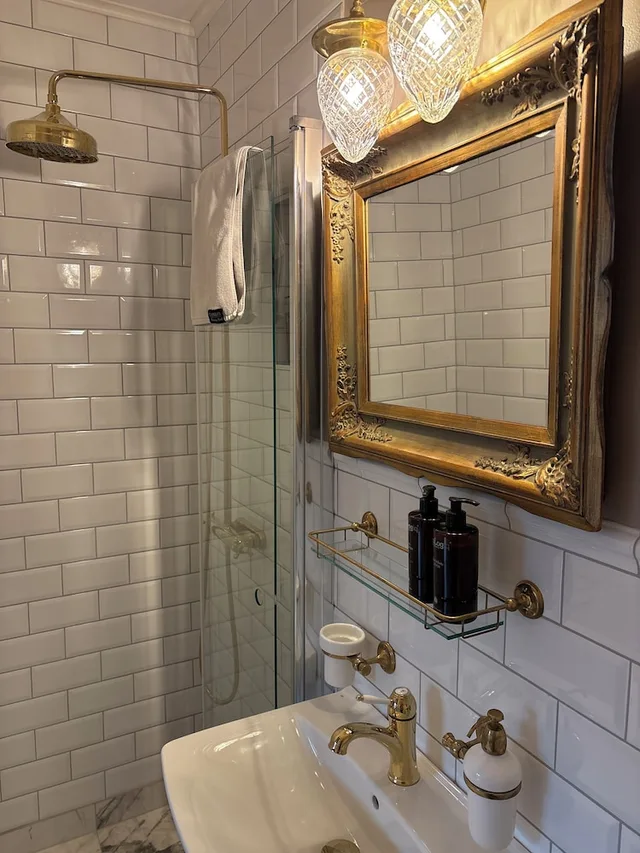 غرفة سيغنتشر ثلاثية بسرير كينج وسرير فردي، Cameo Boutique Hotell 1/1