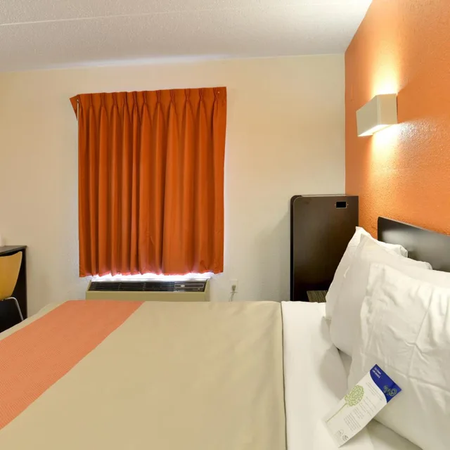 Room, King Bed, Accessible, Motel6 Toledo, OH 6/7
