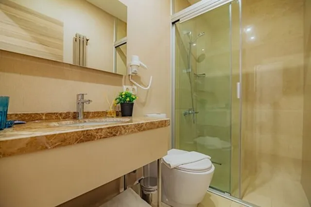 شقة رئاسية بسرير كوين مع أريكة، Comfort Beige Hotel 6/8
