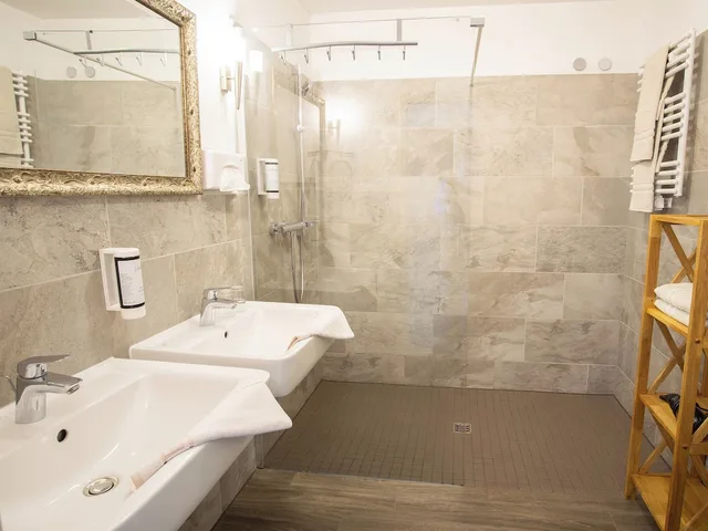 غرفة كومفورت رباعية بسرير مزدوج وسرير بطابقين، Hasseröder Burghotel 2/2