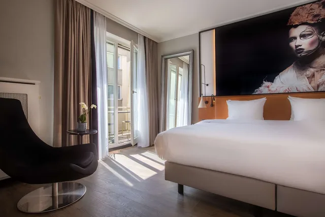 جناح جونيور، RADISSON BLU HOTEL BASEL 2/3