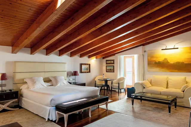 جناح جونيور بجاكوزي بحوض استحمام، Mirador de Dalt Vila Relais Chateaux 1/10