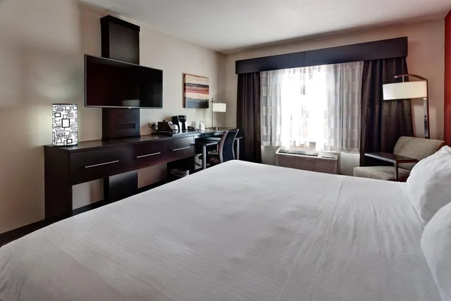 غرفة بسرير كينج، Holiday Inn Express & Suites Wichita Northwest Maize K-96 2/3