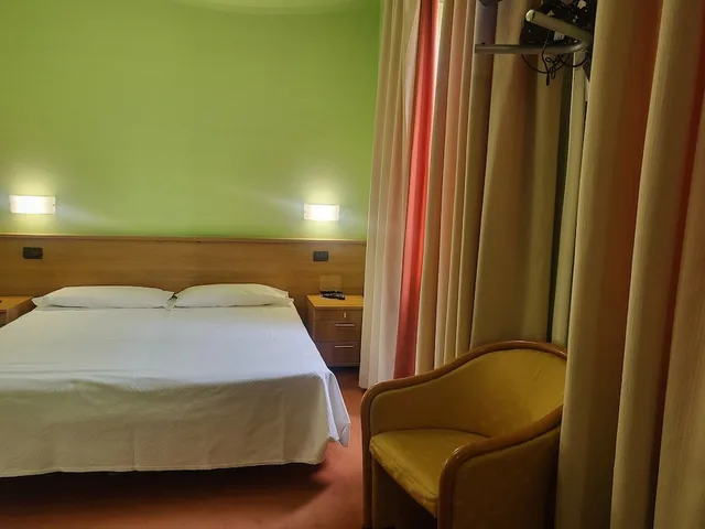 غرفة قياسية مفردة بسرير مزدوج، Hotel Lux 6/10