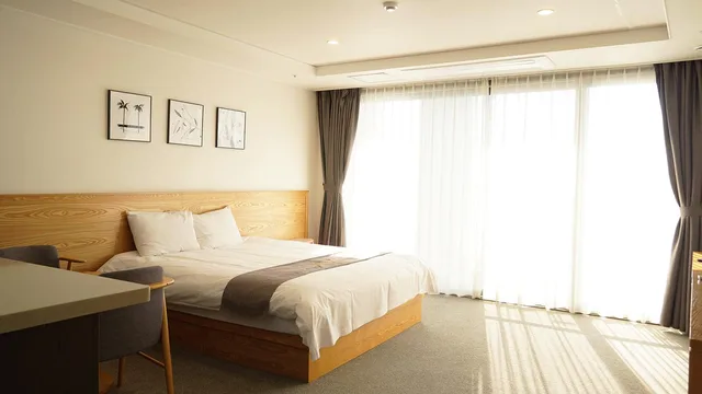 غرفة ديلوكس بسرير كوين، Ocean Hill Hotel Yeosu 1/1