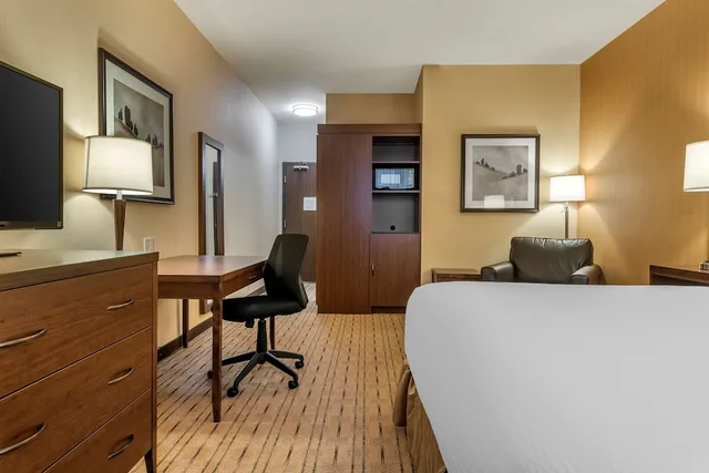 Standard, King Bed, Accessible, Best Western Plus Bathurst Hotel Suites 2/3