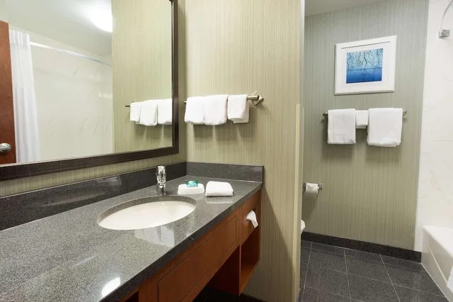 غرفة بسريرين كوين لذوي الإعاقة، Drury Inn and Suites Burlington 5/5