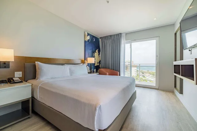 Grand, Suite, King Bed, Ocean Front, Balcony، Embassy Suites by Hilton Aruba Resort 1/7