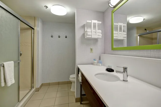غرفة ديلوكس بسرير كينج، Hampton Inn and Suites by Hilton Guelph 3/3