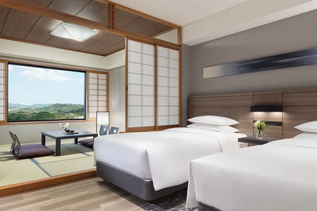 غرفة يابانية غربية بسرير مزدوج أو سريرين منفصلين بإطلالة على البحر، Nanki-Shirahama Marriott Hotel 3/5