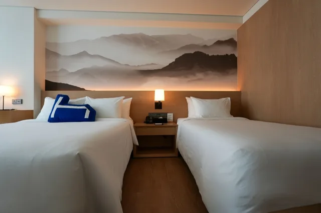 Escape, Deluxe, 1 Queen and 1 Single Bed, Partial Ocean View, Homm Marina Sokcho 3/5