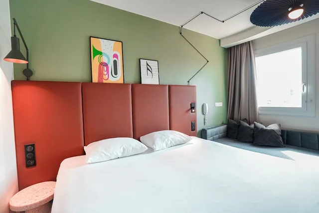 غرفة قياسية ثلاثية بسرير مزدوج وسرير فردي، Ibis Martigues 6/10