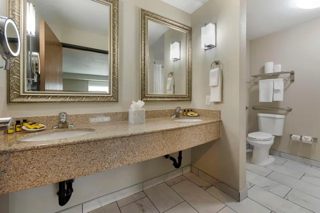 غرفة بسرير كوين، Best Western Plus Henderson Hotel 4/5