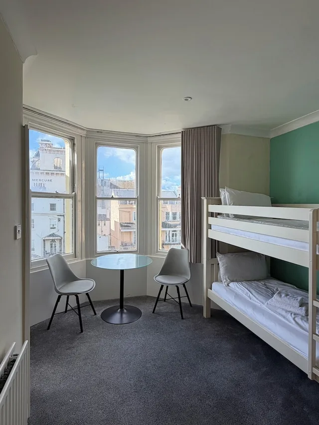 غرفة قياسية ثلاثية بسرير بطابقين وسرير فردي، BRIGHTON HOTEL(FORMERLY BEST WESTERN BRIGHTON) 6/10