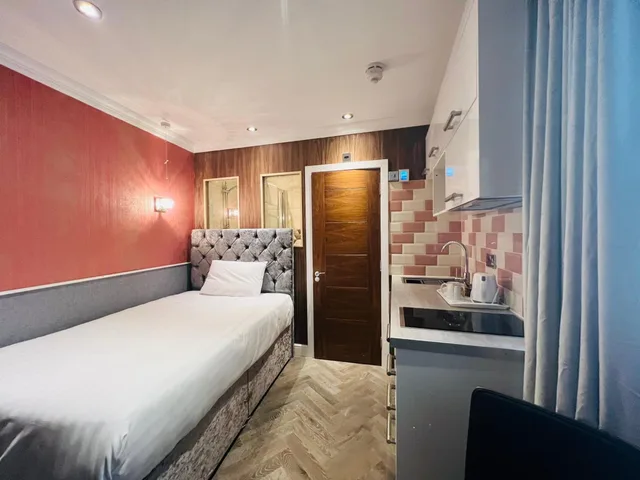 استوديو، The Cheshire Hotel 1/9