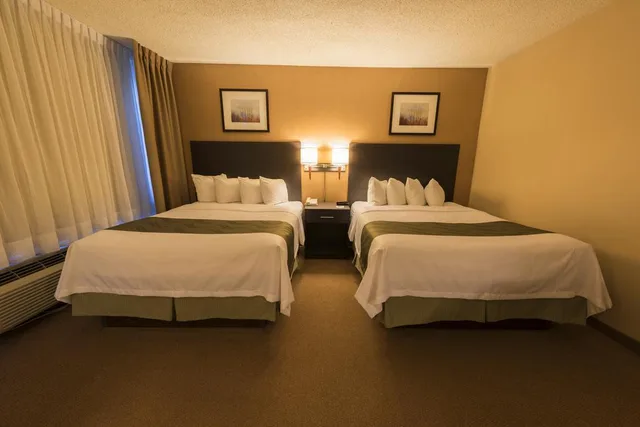 غرفة بسريرين كوين، Quality Inn & Suites P.E. Trudeau Airport 1/2