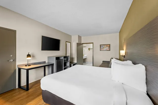غرفة بسرير كينج مع أريكة لذوي الإعاقة، Econo Lodge Greenville MS 3/5