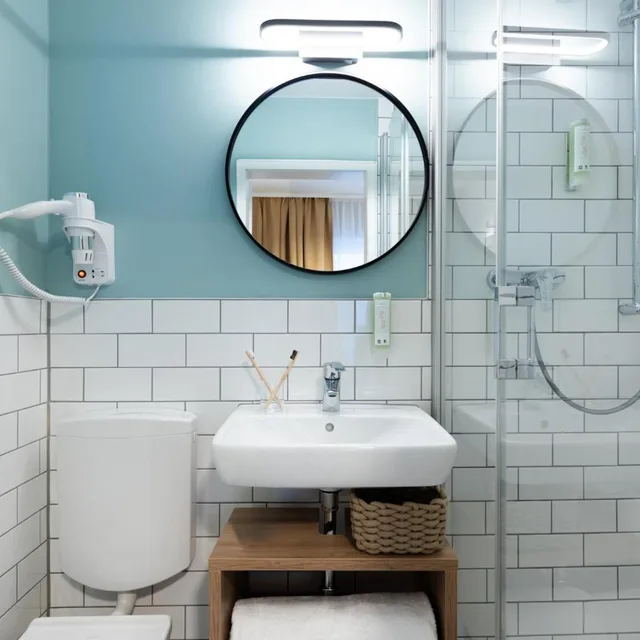 Standard, King Bed, Garner Hotel Cologne - Engelbertz By IHG 5/6