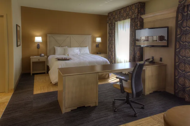 استوديو بسرير كينج لذوي الإعاقة، Hampton Inn Suites Dodge City 7/8