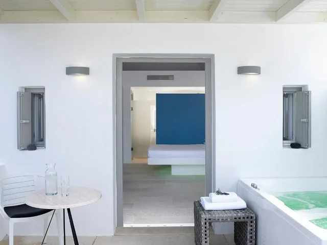 Cave, Executive, Suite, Pool View, Hot Tub، Aurora Luxury Hotel & Spa 3/3