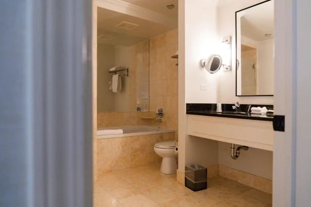 غرفة قياسية بسرير كينج، The Talbott Hotel 7/7