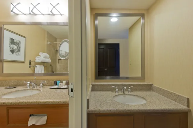 غرفة قياسية بسرير كوين، CROWNE PLAZA ALBUQUERQUE 4/4