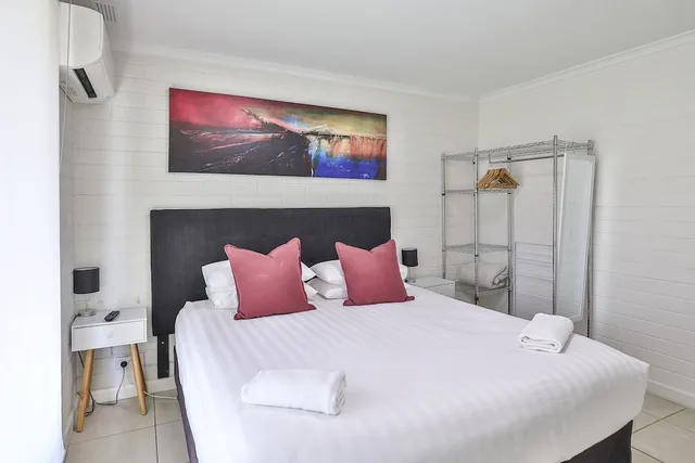 2 Bedrooms, Apartment, King and Twin Beds, Mildura Holiday Villas 4/5