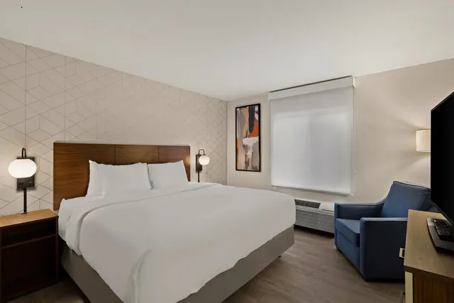 Suite, King Bed, Everhome Suites Temecula 1/1