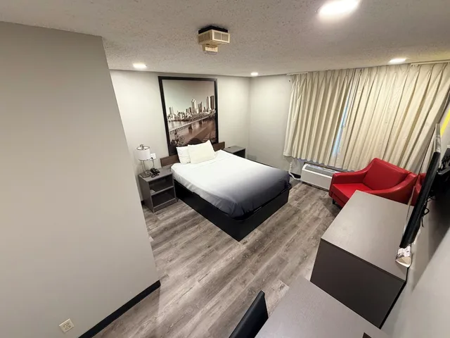 غرفة قياسية بسرير كوين لذوي الإعاقة، Super 8 By Wyndham Macomb 1/8