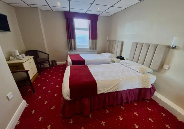 غرفة قياسية بسريرين منفصلين بإطلالة على البحر، Doric Hotel 1/2