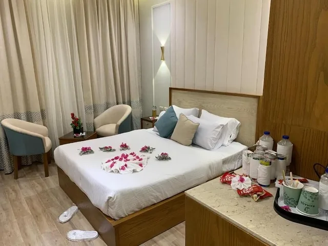 غرفة بسرير كينج وسرير كوين بإطلالة على الحديقة، Ramage Hotel & Resort 4/6
